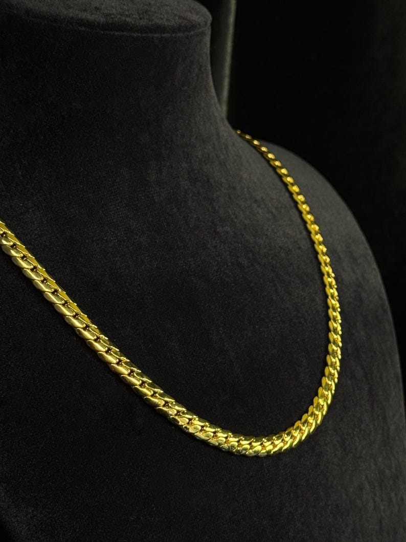 gold cuban link chain (1)
